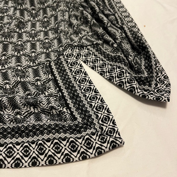 Max Studio open-front kimono black and white geometric pattern - Picture 5 of 10